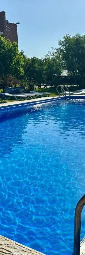 Napoli Nataxtari hotel,pool,bar,kamping，位于Natakhtari的酒店