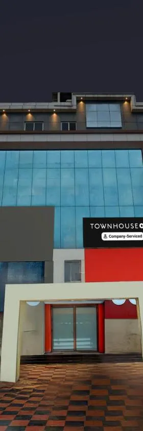 Super Townhouse Oak Vijayawada Formerly Madhuvan Grand，位于Gunadala的酒店