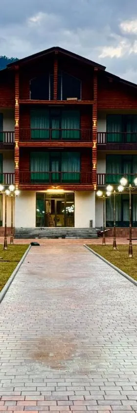 Kakhri Resort，位于梅斯蒂亚的酒店