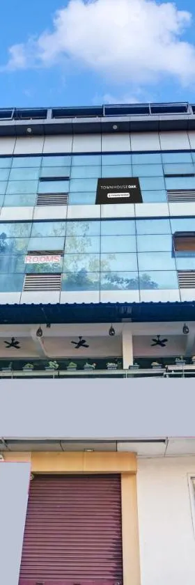 Super Townhouse Oak City Center Kushal Nagar，位于库斯哈尔纳加尔的酒店