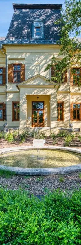 Főnix Wellness Resort，位于Csitár的酒店