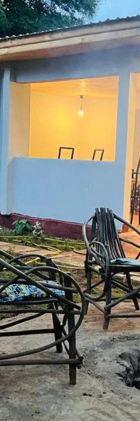 Ava garden backpackers，位于姆托瓦姆布的酒店