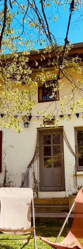 Pannonica charmante maison champêtre，位于Montagny-sur-Grosne的酒店