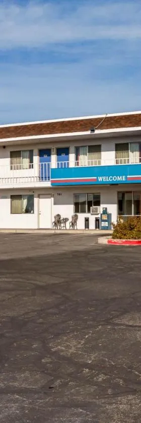 温多弗6号汽车旅馆，位于西温多弗的酒店
