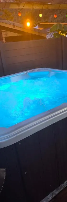 La sapinette avec jaccuzzi，位于La Bâthie的酒店