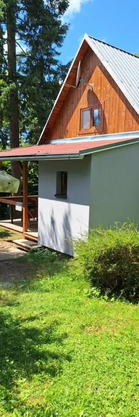 Chata v Jedovnicích u rybníka Olšovec，位于杰多维尼切的酒店