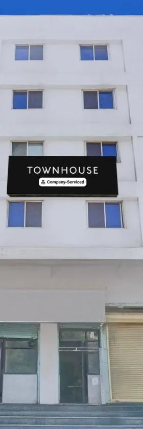 Super Townhouse Ambegaon Road Katraj Formerly White Castle，位于浦那的酒店