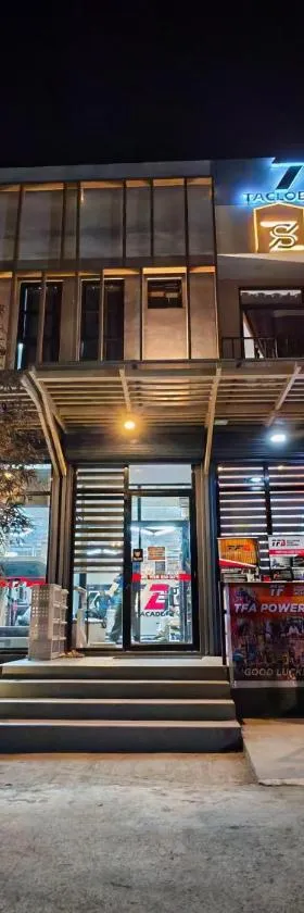 ZenSuites Hotel Tacloban，位于独鲁万的酒店