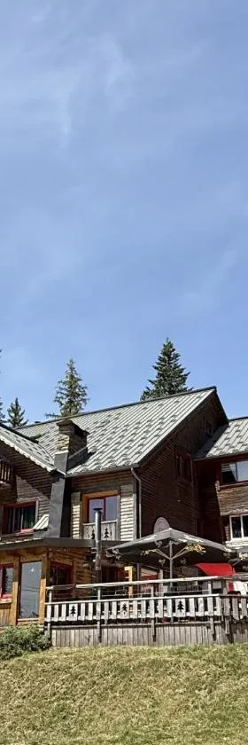 LE BUFADOU - Gîte Auberge -，位于拉维西尔的酒店