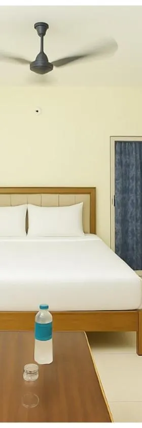 HOTEL THE HASABASA ! PURI - A Fully Air Conditioned Hotel Near Sea Beach - With Room Service, Parking, Free Wifi, Spacious & Comfortable Rooms Facilities Available - Best Hotel In Puri，位于普里的酒店