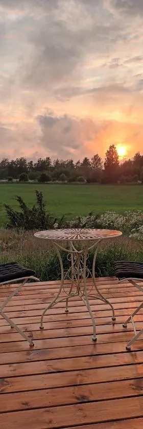 Glamping Kotitila Kiveinen，位于Laitila的酒店