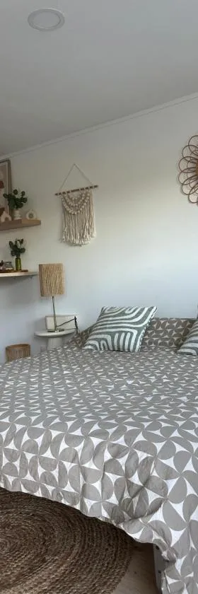 Studio au calme avec terrasse，位于Rougemont的酒店