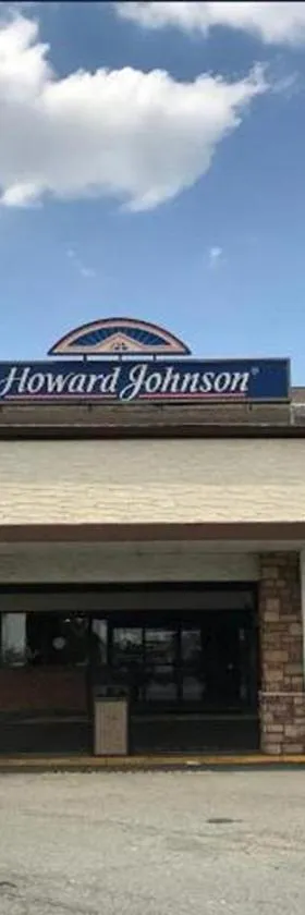 Howard Johnson by Wyndham Newark Airport，位于纽瓦克的酒店