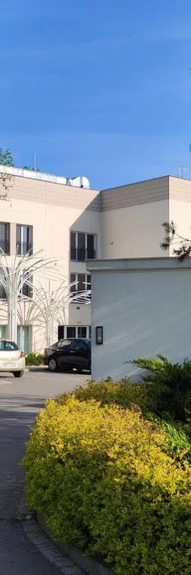 Green Garden Hotel，位于拉辛的酒店