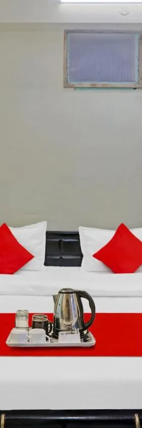 Hotel O Sunrise Inn，位于戈勒克布尔的酒店