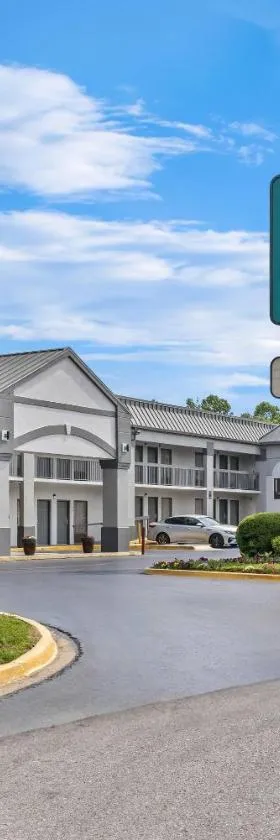 Quality Inn Oak Grove Fort Campbell，位于奥克格罗夫的酒店