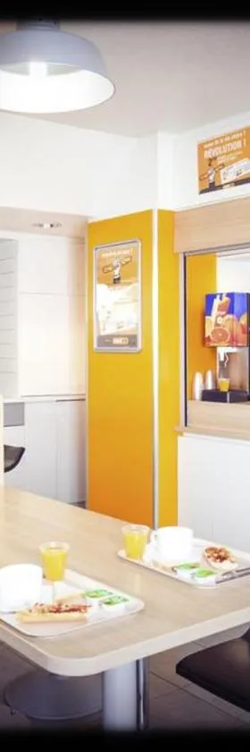 Unisotel Saintes Ex F1，位于桑特的酒店