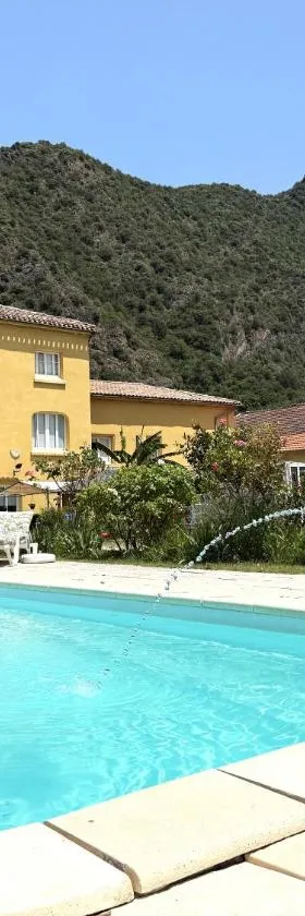 Hotel Restaurant Rose des Pyrénées，位于波尔维恩卡维亚克的酒店