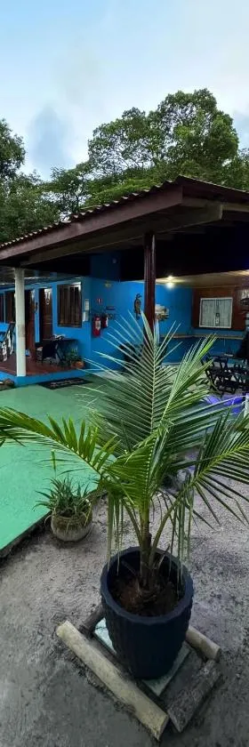 Pousada Pé Na Areia - ilha do mel，位于巴拉那瓜的酒店