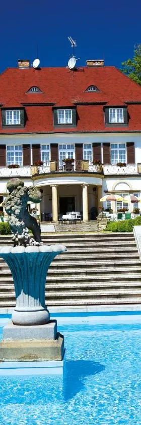 Hotel Veba，位于布劳莫夫的酒店