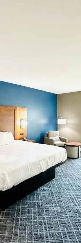 Comfort Inn & Suites Plainville-Foxboro，位于Plainville的酒店