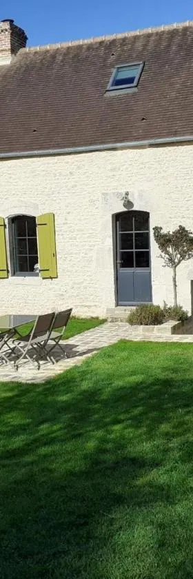Maison de charme avec jardin clos, proche de Sées et activités, animaux bienvenus - FR-1-497-150，位于Aunou-sur-Orne的酒店