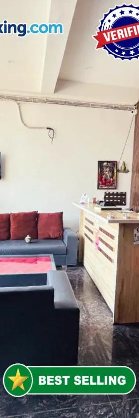 Yamuna Residency ! near Prem mandir & ISCKON temple, with Decent facilities and Fully AC family rooms，位于范兰德凡的酒店