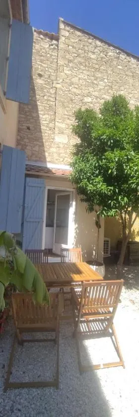 Clim et extérieur entre mer, garrigue et réserve africaine，位于Portel-des-Corbières的酒店