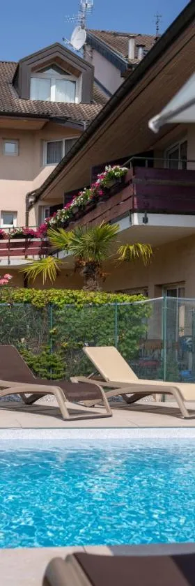 Logis Hotel Arc En Ciel，位于托农莱班的酒店