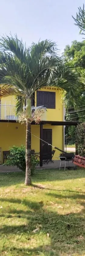 Au Petit Canal Fleuri，位于Rémiré的酒店