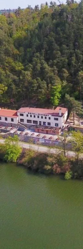 Hotel Zlechov，位于Plumlov的酒店