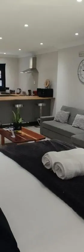 DINAS Self-Catering Accommodation Flat 2，位于奥兰治蒙德的酒店