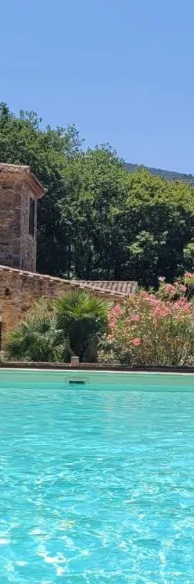 Magnifique Mas avec Piscine - La Bergerie du Razès，位于Alet-les-Bains的酒店