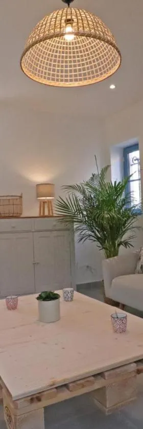 Maison de charme au cœur du bourg avec jardin et toutes commodités incluses à Sap-en-Auge - FR-1-497-146，位于Le Sap的酒店