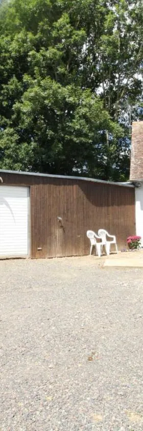 Maison calme avec jardin clos, proche Alençon - 3 chambres, équipements complets, animaux acceptés - FR-1-497-162，位于Forges的酒店