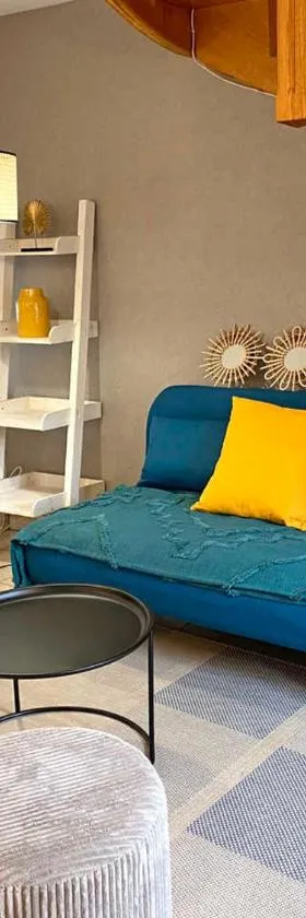 Gîte cosy avec spa, grand jardin, proche de la rivière Sioule - idéal pour famille et relaxation - FR-1-489-342，位于Saint-Bonnet-de-Rochefort的酒店