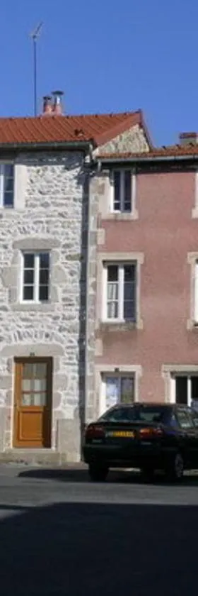 Maison en pierres rénovée avec patio, proche Vichy, 3 chambres, BBQ, TV, Wifi, animaux bienvenus. - FR-1-489-191，位于Ferrières-sur-Sichon的酒店