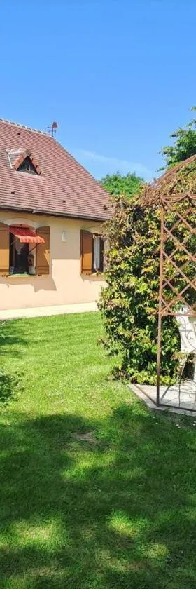 Maison familiale avec jardin clos près du Haras National du Pin - FR-1-497-173，位于Le Merlerault的酒店