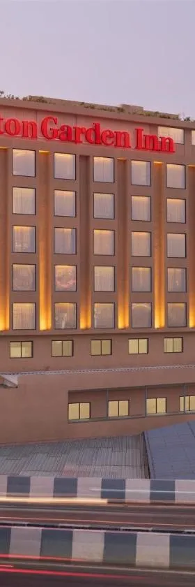 Hilton Garden Inn Surat City Centre，位于苏拉特的酒店