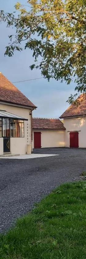 Maison rénovée en Sologne Bourbonnaise, animaux, jardin, terrasse, clim, wifi, linge et draps inclus - FR-1-489-379，位于Saligny-sur-Roudon的酒店