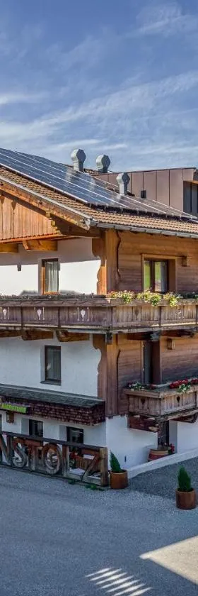 Hotel Alpenstolz，位于米德尔斯的酒店