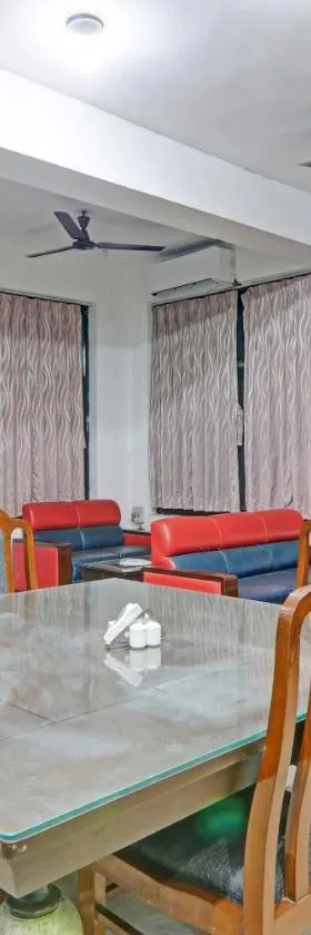 Townhouse Jalsa Resort，位于Goshainganj的酒店