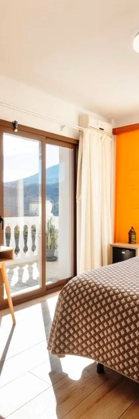 Hostal y Apartamento Rural Los Naranjos，位于Melegis的酒店