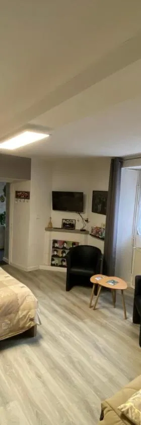 Logement entier rez-de-chaussée，位于Bompas的酒店