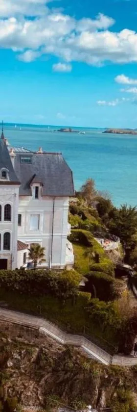 Le Crystal Dinard, Sure Hotel Collection by Best Western，位于迪纳尔的酒店