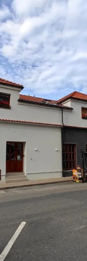 乌扎姆库旅馆，位于雷德尼斯的酒店