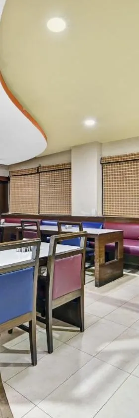 Super Townhouse OAK Hotel Belsons Taj Mahal，位于Secunderabad的酒店