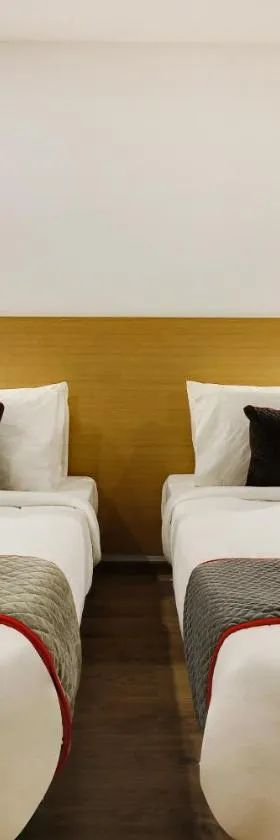 Super townhouse moosapet Rcc Prime，位于库卡特帕尔莱的酒店