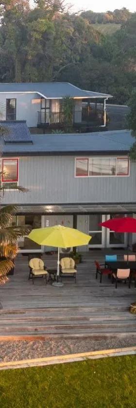 Driftwood Lodge Beachfront, Cable Bay, Northland，位于库珀海滩的酒店