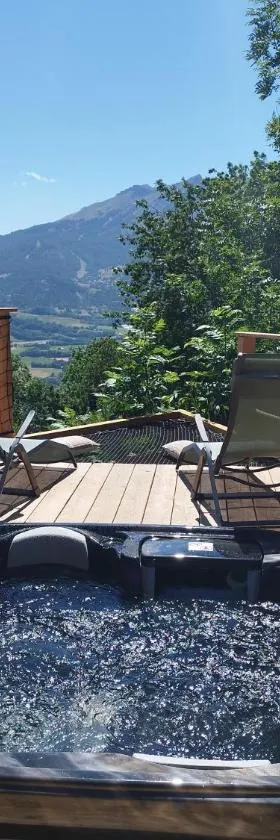 Ma Cabane des Hautes-Alpes，位于Saint-Julien-en-Champsaur的酒店